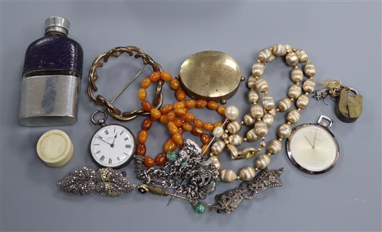 A single strand amber bead necklace, 15 grams, a diamond and agate stick pin and other jewellery etc.